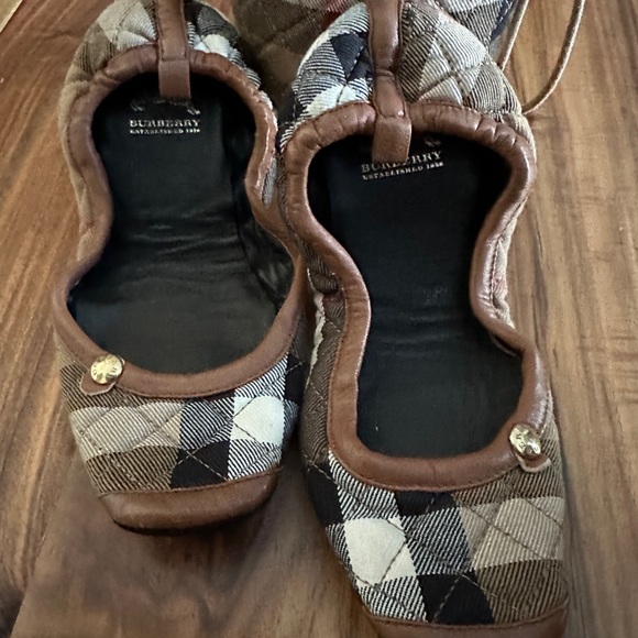 Authentic Burberry ballet shoes with carrier small. Size about 6 - Picture 4 of 8